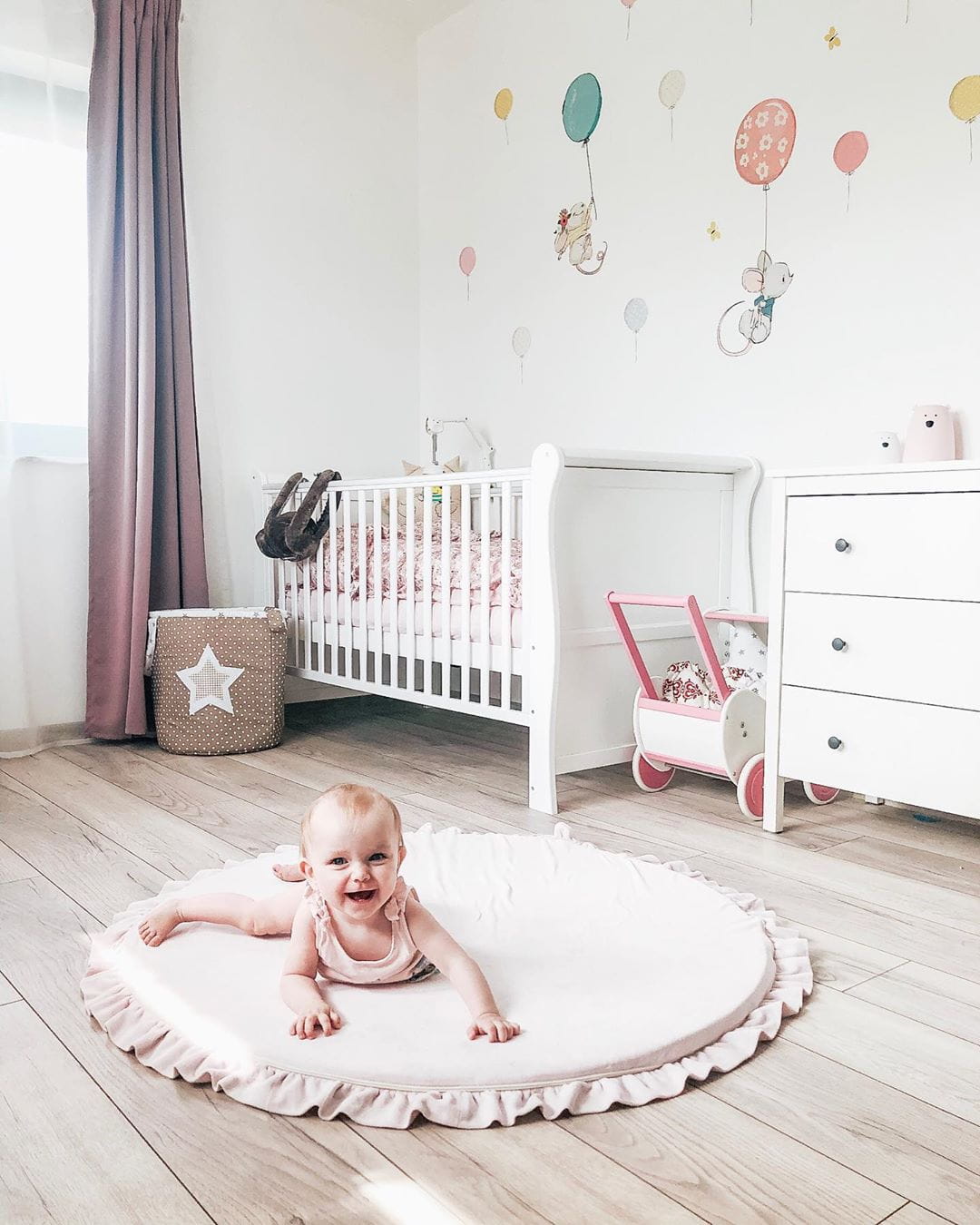 Round Play Mat With a Frill - Pink Velvet